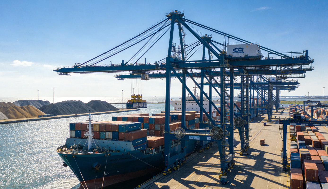 天下油阀霍尔木兹海峡：：：为何直接影响内贸集装箱海运本钱？？