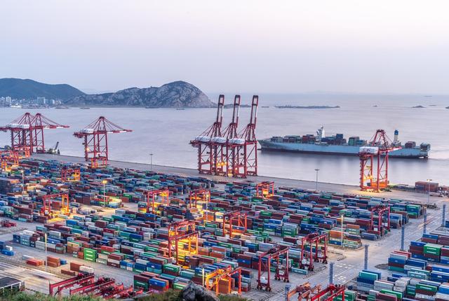 什么是集装箱码头？？集装箱码头的界说、功效和组成