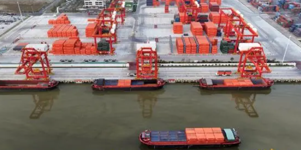 首批佛山瓷砖、、建材通过集装箱海运抵达济宁港