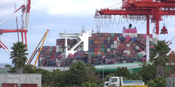 海运船公司去年海上丧失集装箱221个，，，创最低纪录