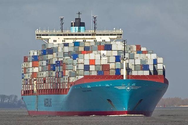 散货船“跨界”运集装箱，靠谱吗？？