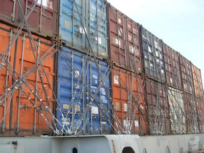 22层楼高的海运集装箱船风浪中屹立不倒是什么原因？？？